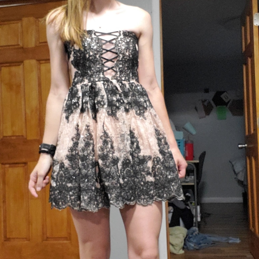 Size 1 Strapless Formal Dress